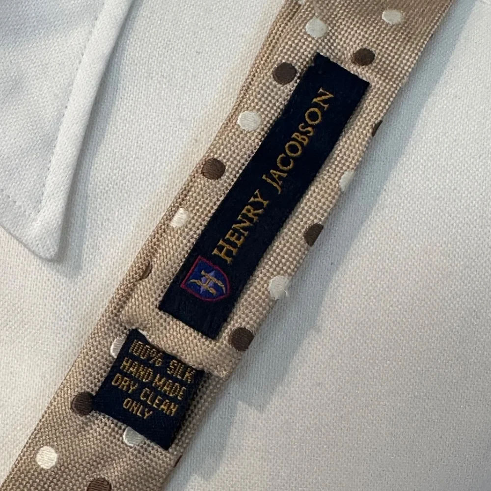 Henry Jacobson 100% silk, tan ground, polka dot woven bow tie - Picture 3 of 4
